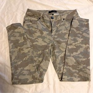 1822 Denim Camo Skinny Jeans Size 6